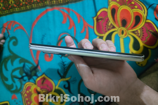 Sharp Aquos R6